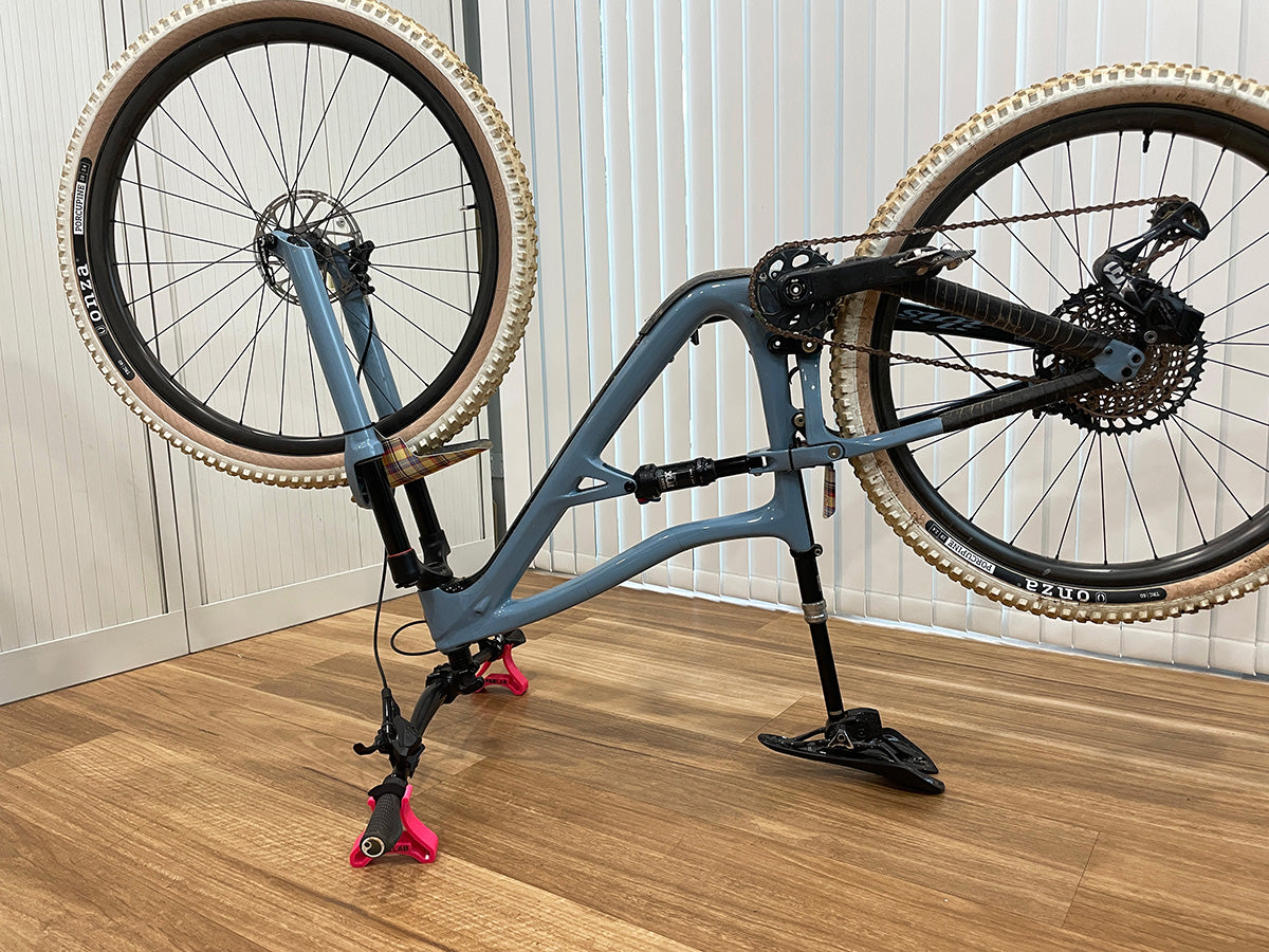 Jack Jack – Handlebar Workstand