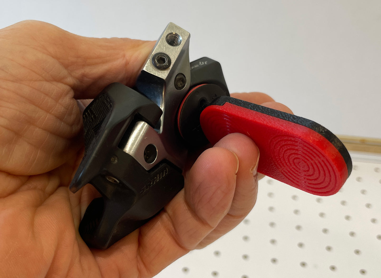 AXS Shifter Pod / Dropper Pod CR2032 Spare Battery Storage with Integrated Battery Access Tool