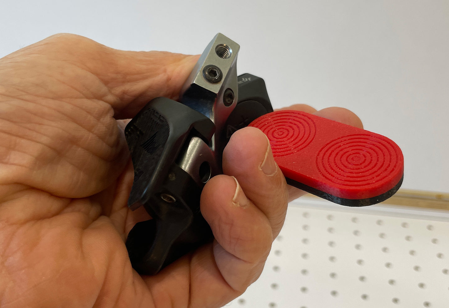 AXS Shifter Pod / Dropper Pod CR2032 Spare Battery Storage with Integrated Battery Access Tool