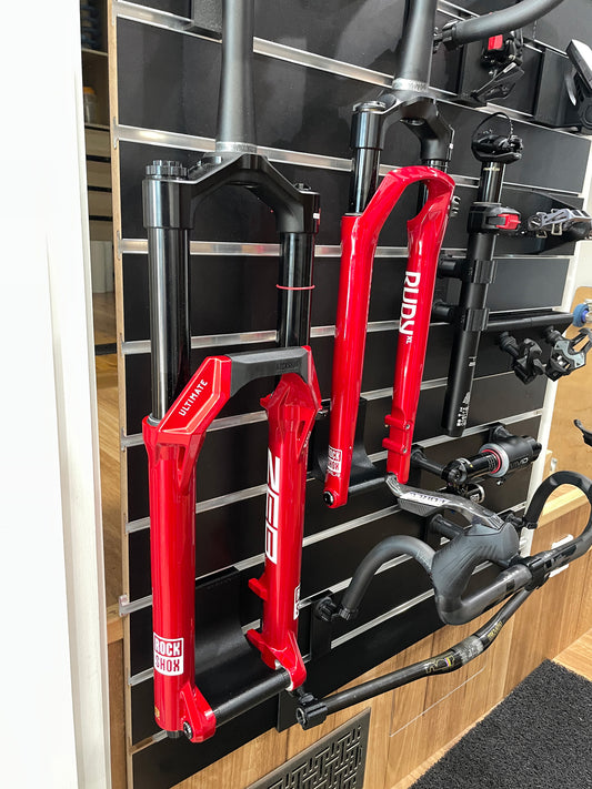 Retail Display Devices for Suspension Forks